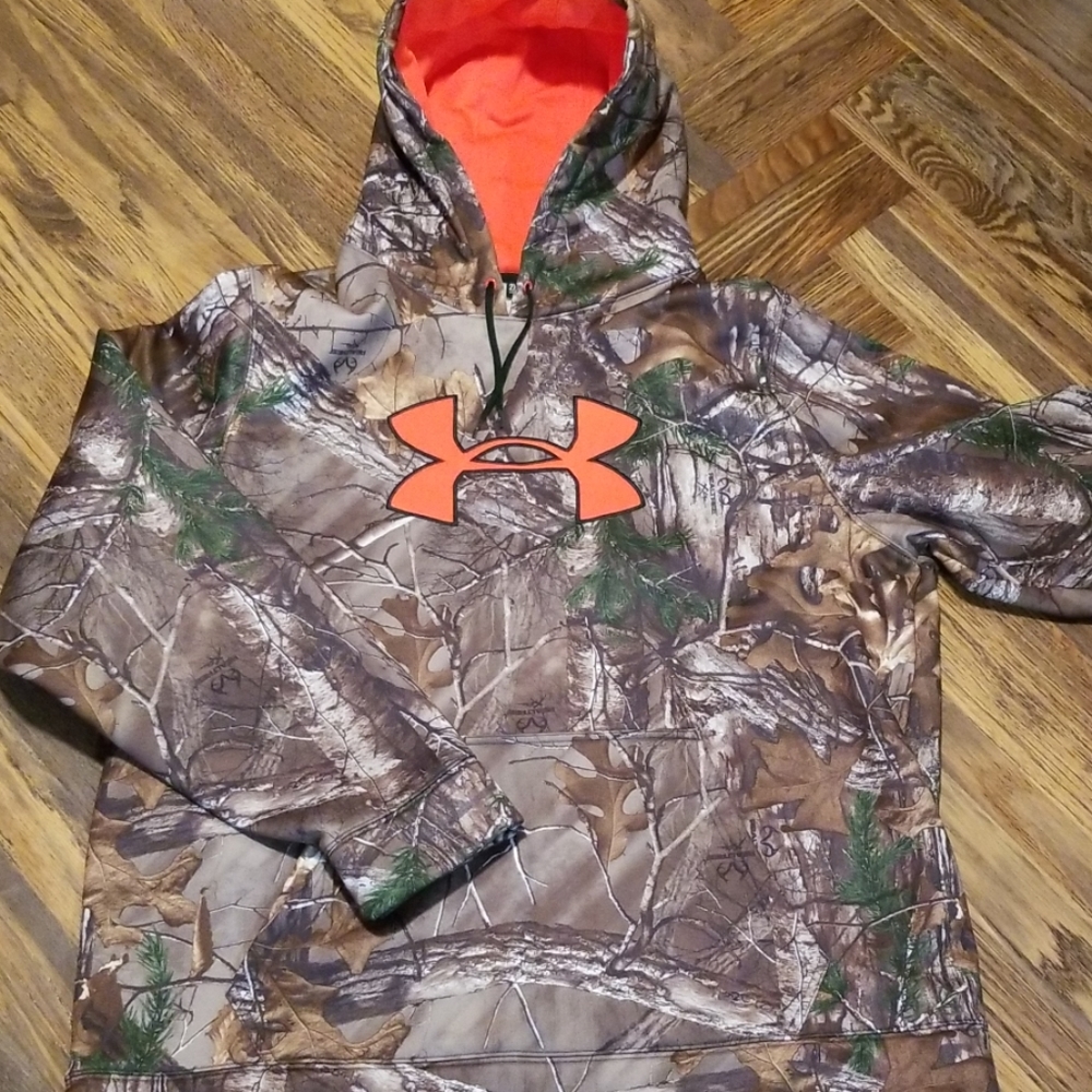 Camo Under Armour hoodie
